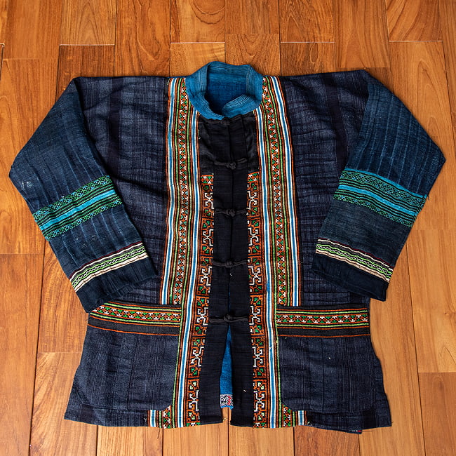 【一点物】黒モン族の藍染刺繍ジャケットの写真1枚目です。黒モン族の一点物ジャケットですモン族,ベトナム,HMONG,黒モン族,民族衣装,刺繍,ジャケット,コート,藍染,インディゴ
