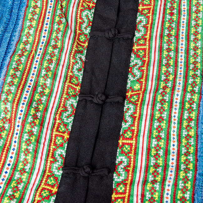 【一点物】黒モン族の藍染刺繍ジャケット 8 - ボタン周りの写真です