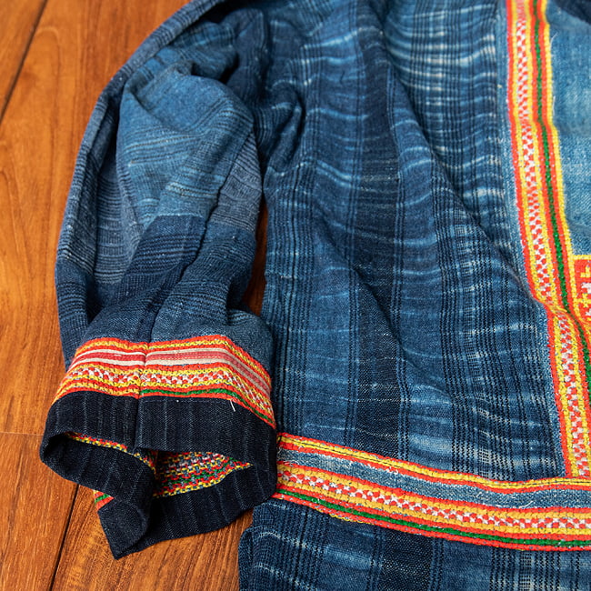 【一点物】黒モン族の藍染刺繍ジャケット 5 - 別の角度から