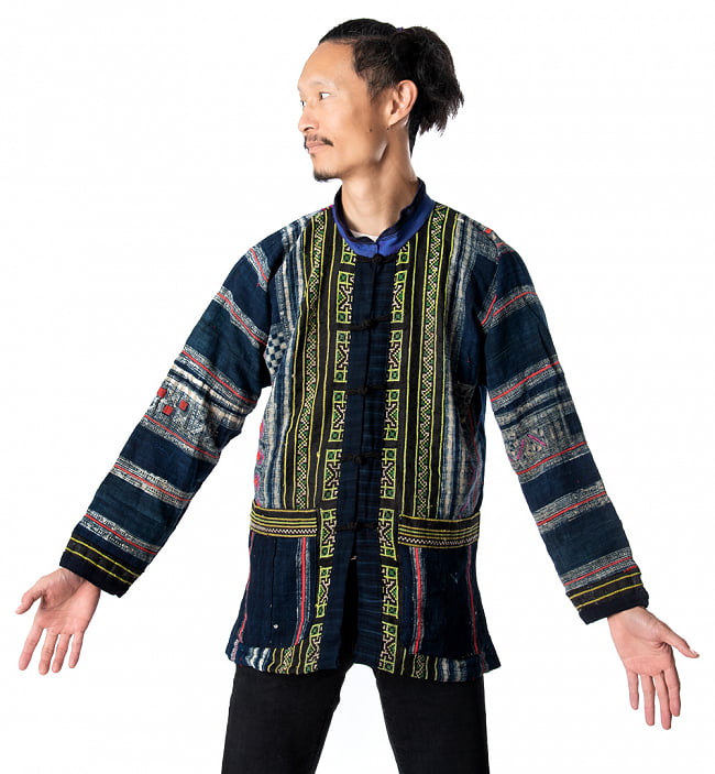【一点物】黒モン族の藍染刺繍ジャケット 2 - モデルさんの着用例です