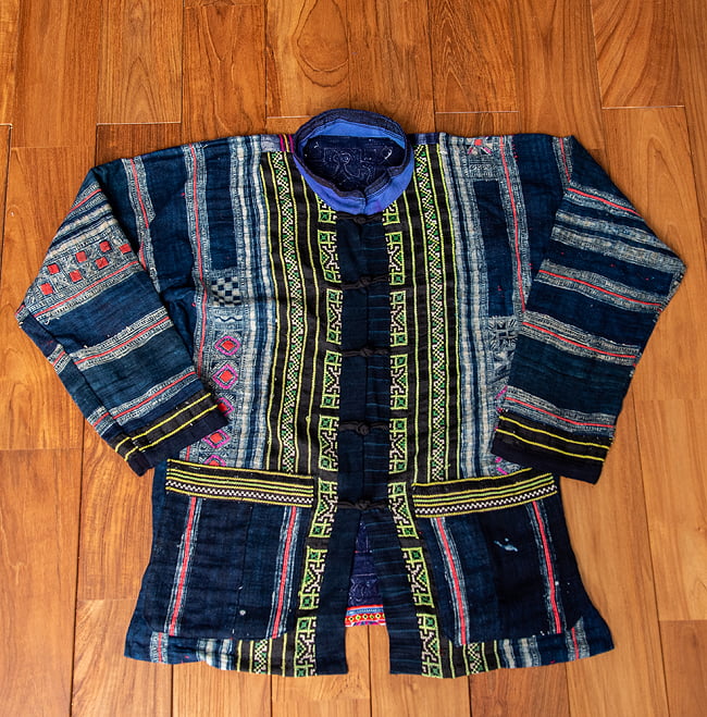 【一点物】黒モン族の藍染刺繍ジャケットの写真1枚目です。黒モン族の一点物ジャケットですモン族,ベトナム,HMONG,黒モン族,民族衣装,刺繍,ジャケット,コート,藍染,インディゴ