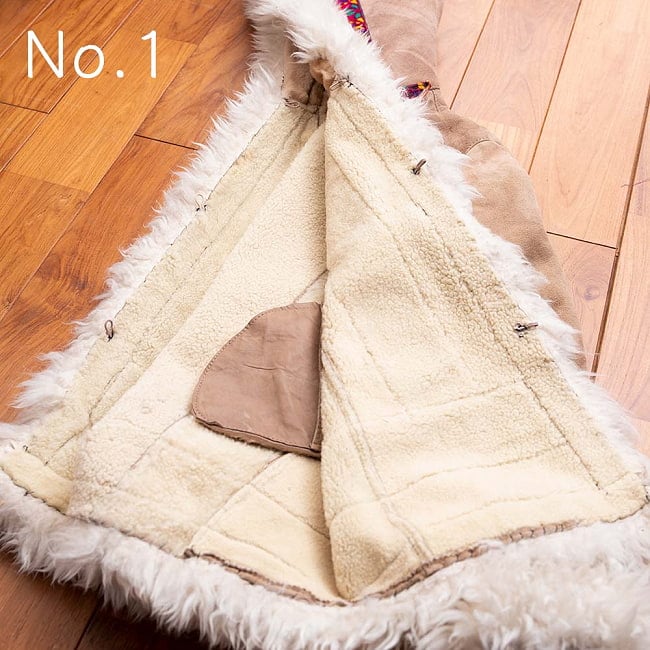 【1点もの】　パシュトゥーン人のムートンコート　フード付き　羊毛100％ 9 - No.1　前をホックで留めることができます