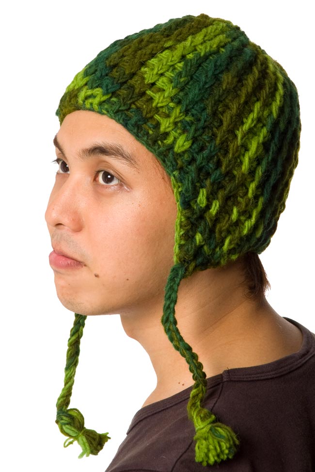 耳あて付きウールン・ニット帽 緑 3 - 横から見た感じです。
