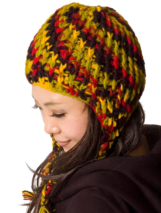 耳あて付きウールン・ニット帽 ラスタ 3 - 横から見た感じです。