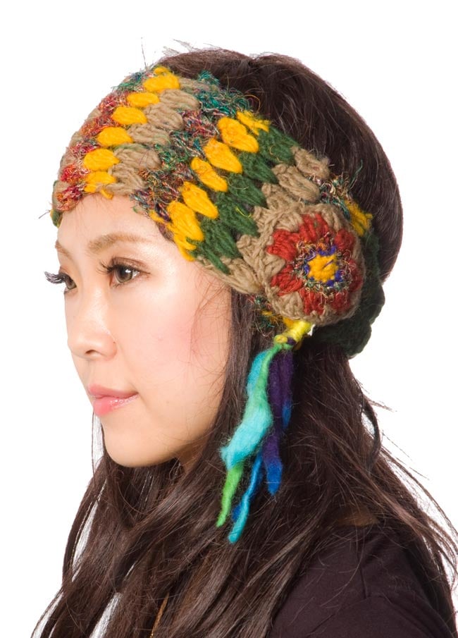 フラワーモチーフ・ヘアバンド ベージュ×緑×黄の写真