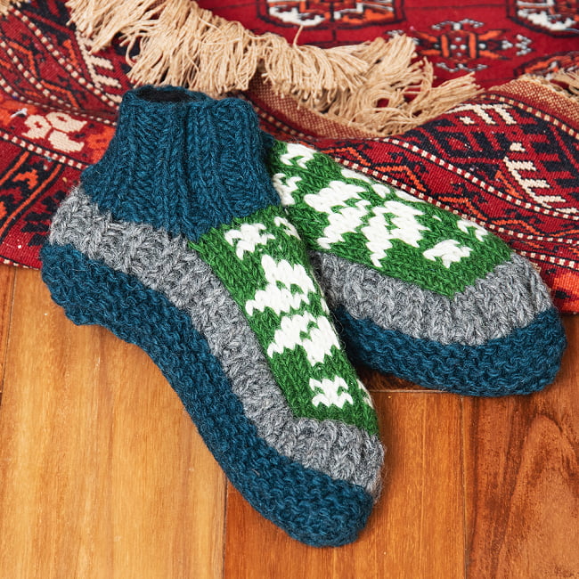 インナーフリースが暖かい！手編みウールン・ルームシューズ　ルームソックス 2 - 模様がとてもかわいいです