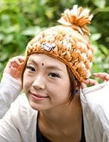 ポンポン付き もこもこニット帽 - アイボリー×茶系