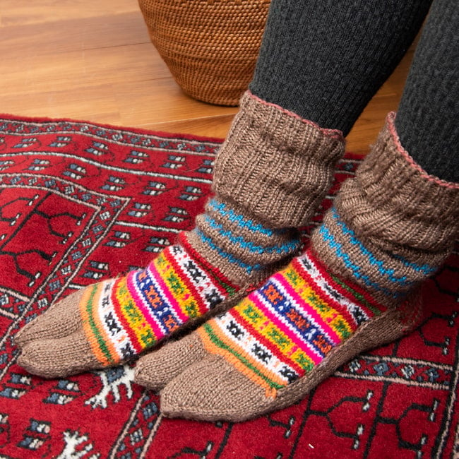 足元を優しく彩る マナリの靴下 - 足袋 6 - 足のサイズ23cmの着用例です。