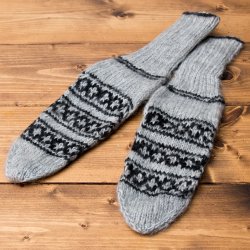 足元を優しく彩る マナリの靴下 - シンプル - サブ3