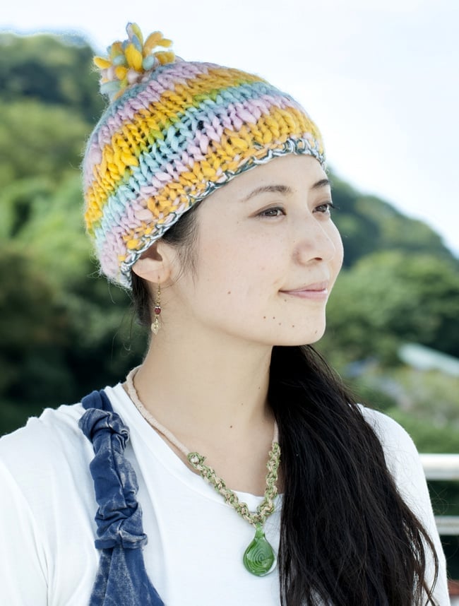 ポンポン付き もこもこニット帽-フリース付き 水色黄色ピンク 2 - 黒い髪にもぴったりの色合いです。