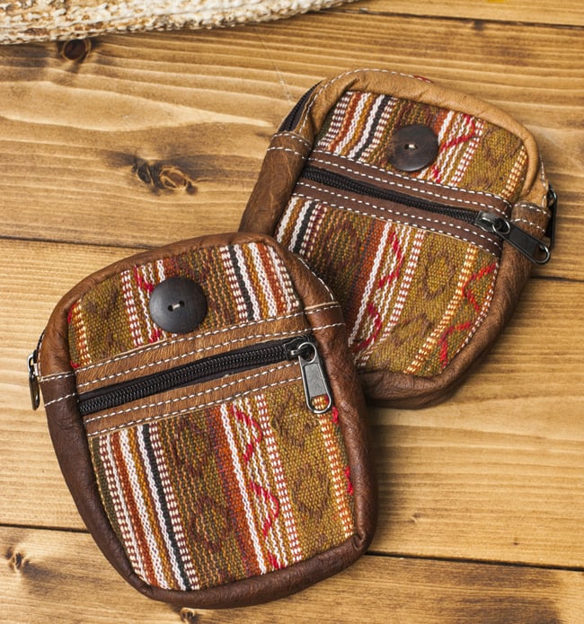 エスノ刺繍レザータバコケース - 茶色系 5 - 手作り製品のため、一点ごとに風合いやデザインのパターンが異なります。
