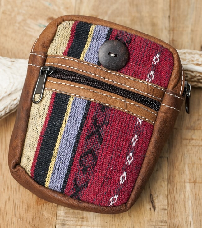 エスノ刺繍レザータバコケース - 赤・ベージュ系の写真