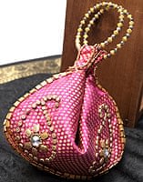 マハラーニ風の丸型おりたたみハンドバッグ - ピンク系の商品写真