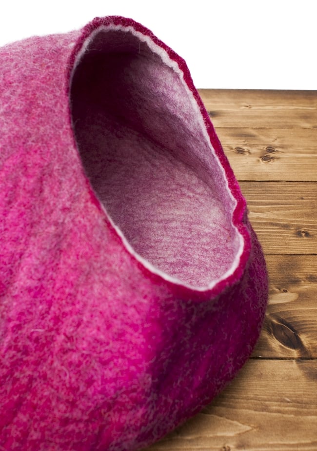 ネパールフェルトのキャットハウス マゼンタ 5 - 内部の様子です。