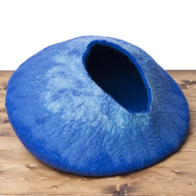 ネパールフェルトのキャットハウス 富士山 3 - 明るいところで見てみました。