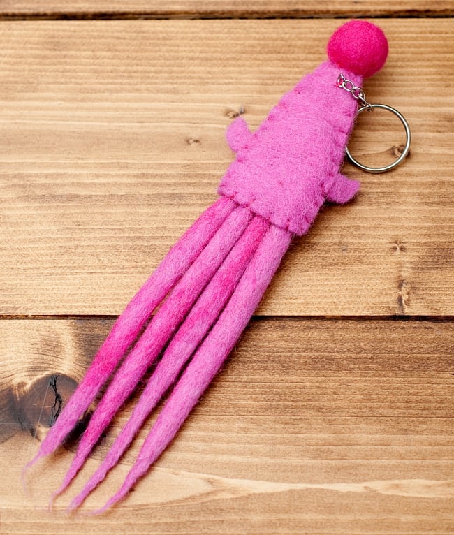 ニヒルないか？ - ピンク 3 - 裏面の写真です。足はひょろひょろです。