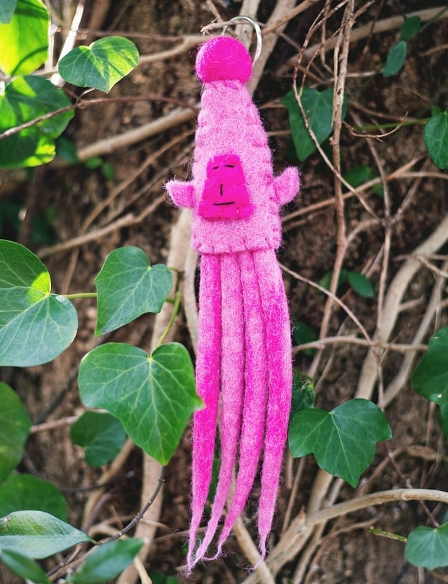 ニヒルないか？ - ピンクの写真ゆるキャラ,キーホルダー,バッグ,鍵,ぬいぐるみ,ネパール,フェルト,手作り,イカ,タコ