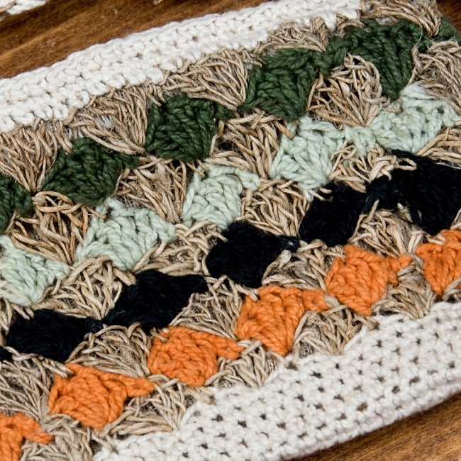 ヘンプとコットンのショルダーポーチ 2 - 生地を拡大してみました。ハンドメイドの優しい風合いです。