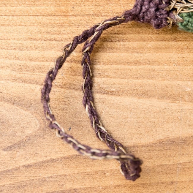 ヘンプとコットンのミニポーチ 5 - 壁掛けも出来るストラップ付きです。