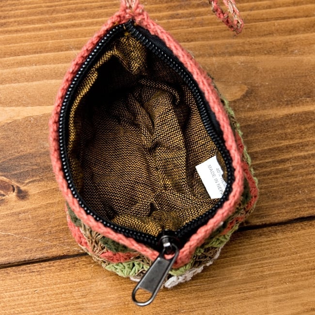 ヘンプとコットンのミニポーチ 4 - 中の様子です。裏地はしっかり目の生地です。