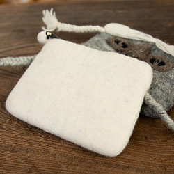 ネパールからやってきた！フェルトの顔面ポーチ - サブ3