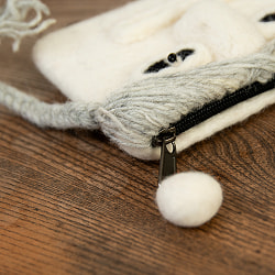 ネパールからやってきた！フェルトの顔面ポーチ - サブ4