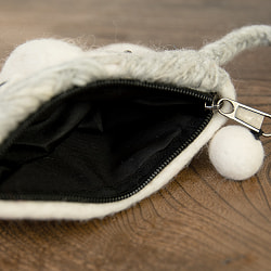 ネパールからやってきた！フェルトの顔面ポーチ - サブ5