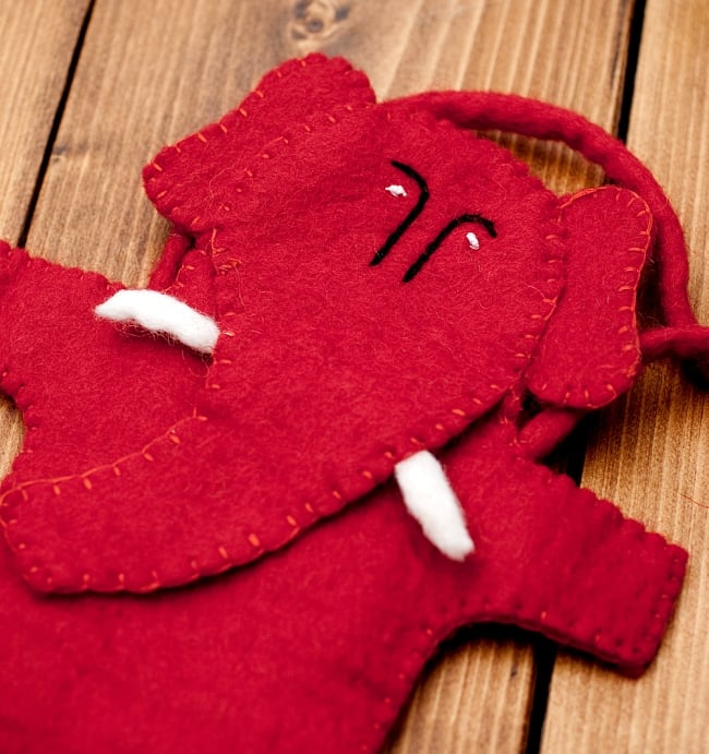 手作りフェルトガネーシャのスマホポーチ - 赤 2 - どこか愛くるしい顔をしておいます
