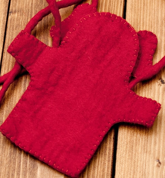 手作りフェルトガネーシャのスマホポーチ - 赤 3 - 裏面の写真です