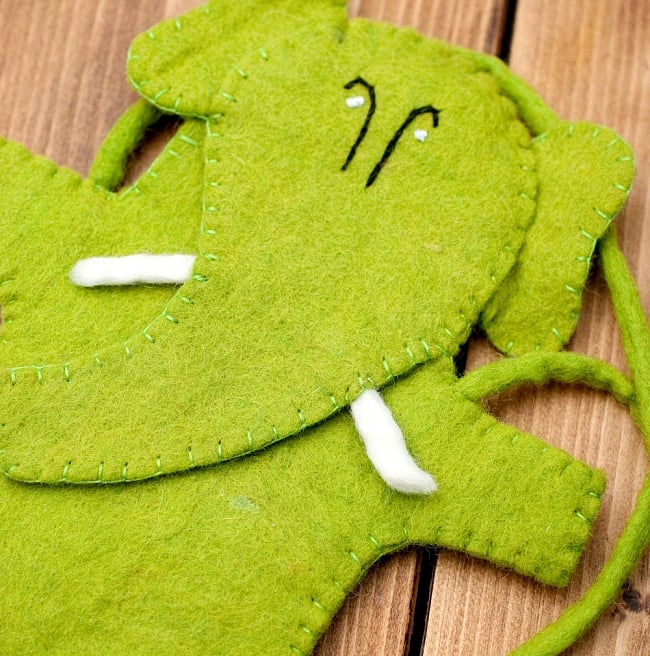 手作りフェルトガネーシャのスマホポーチ - ライム 2 - どこか愛くるしい顔をしておいます