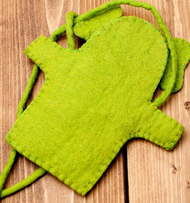 手作りフェルトガネーシャのスマホポーチ - ライム 3 - 裏面の写真です