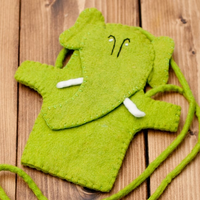 手作りフェルトガネーシャのスマホポーチ - ライムの写真