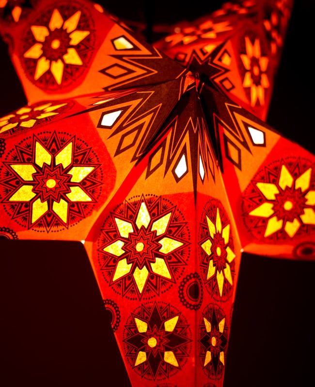 〔インドクオリティ〕星型ランプシェード - オレンジ 3 - 反対側の写真です。もちろん両面に柄がプリントされています。