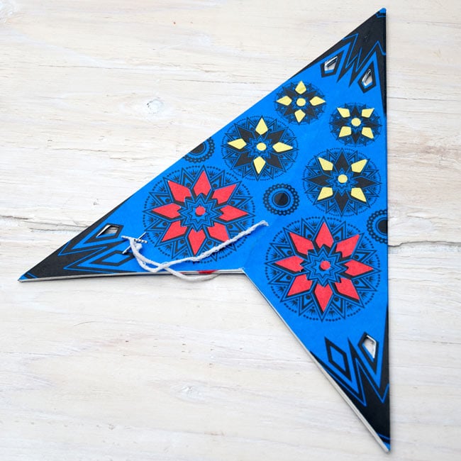 〔インドクオリティ〕星型ランプシェード - オレンジ 5 - このように折りたたまれた状態で、お送りいたします。【以下は、同ジャンル品の共通写真です。】