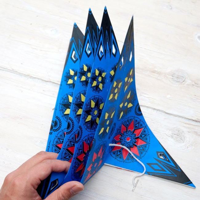 〔インドクオリティ〕星型ランプシェード - オレンジ 6 - 星型に広がるよう、重なっています。