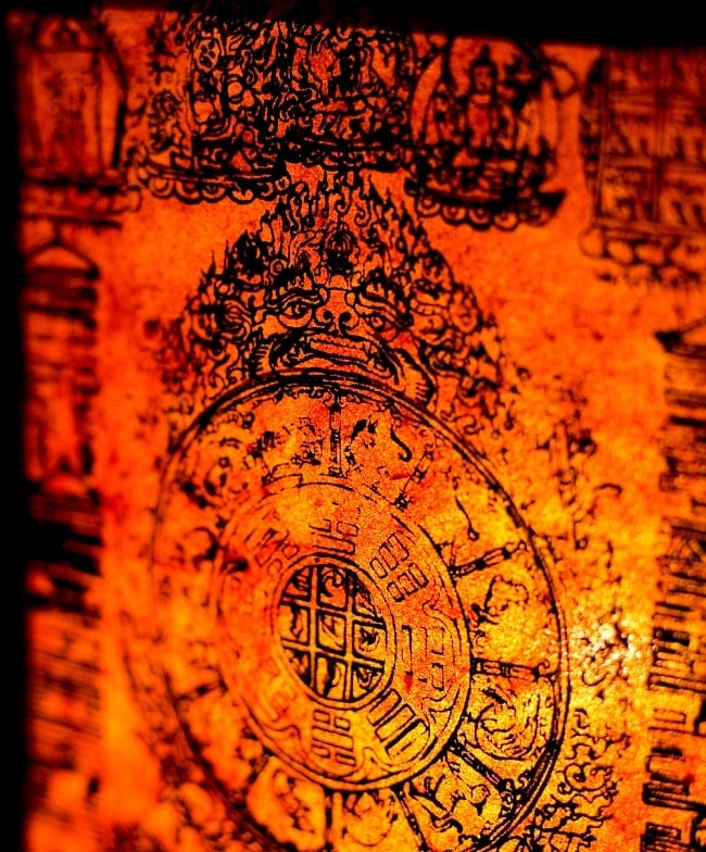 ロクタ紙 四面ランプシェード - オレンジ系 3 - 拡大写真です。とても綺麗なランプシェードです。