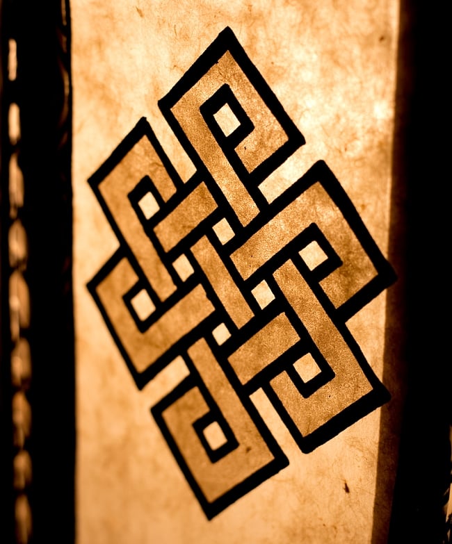 ロクタ紙 六面ランプシェード - エンドレスノット 3 - 拡大写真です。とても綺麗なランプシェードです。