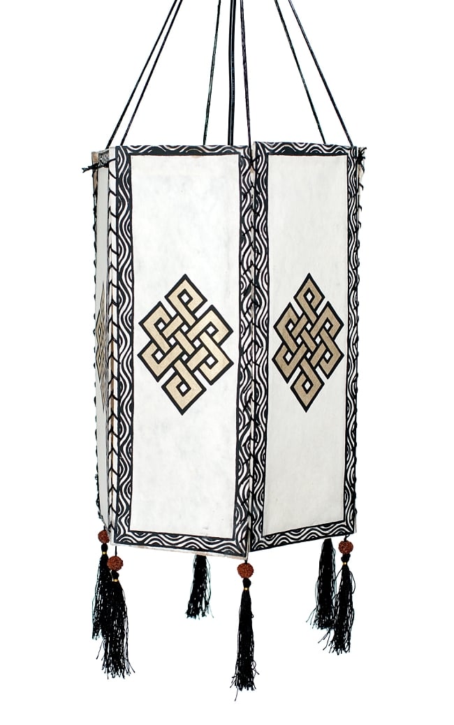 ロクタ紙 六面ランプシェード - エンドレスノット 5 - 明るいところでの写真です。吊るすだけでもオシャレです。