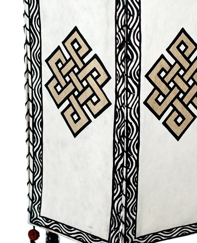 ロクタ紙 六面ランプシェード - エンドレスノット 6 - 明るいところでも絵になります