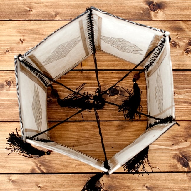 ロクタ紙 六面ランプシェード - エンドレスノット 8 - 上から見るとこのようになっています