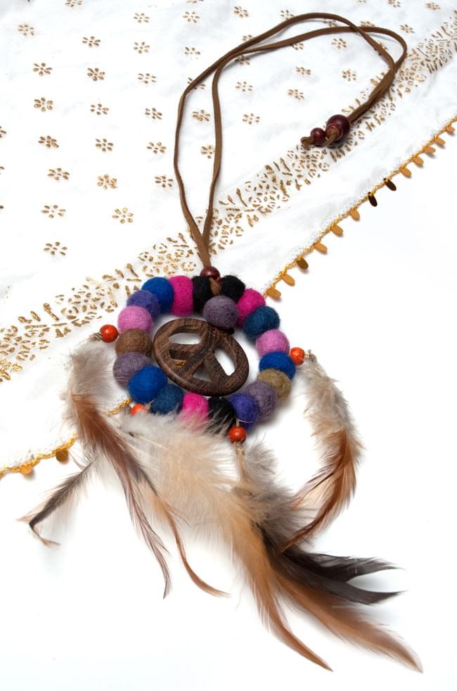 ピースマークのカラフルネックレスの写真