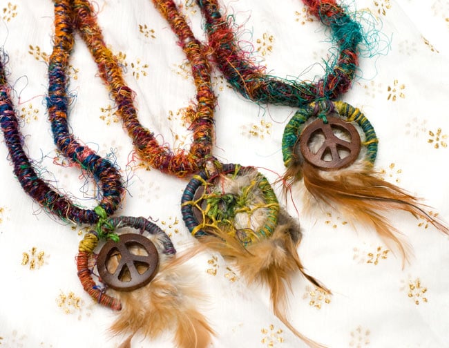 リサイクルシルクとビースマークのネックレス 7 - 手作りのため、お色味が多少ひとつひとつ異なります。