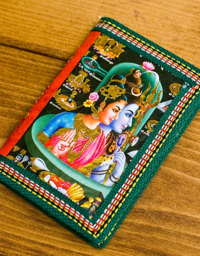 〈12.8cm×8.5cm〉インドの神様柄紙メモ帳 -シヴァとパールヴァティ 3 - 中央部の拡大です