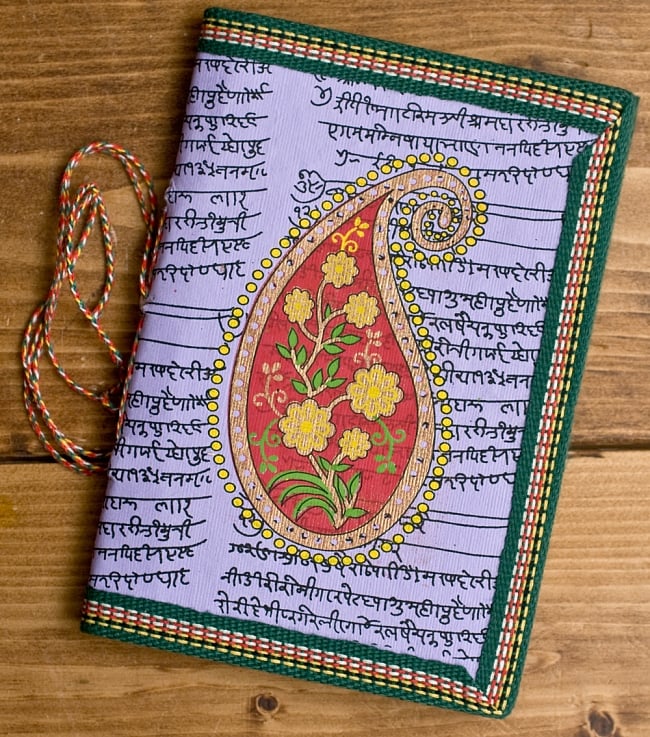 〈18cm×12cm〉インドの神様柄紙メモ帳 - ペイズリーの写真1枚目です。ノートの表面です。インドらしいペイズリー柄に鮮やかな色と美彩な絵が描かれていますメモ帳,ノート,神様,手帳