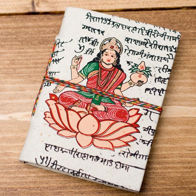 〈10cm×7.5cm〉インドの神様柄紙メモ帳 - ラクシュミの写真