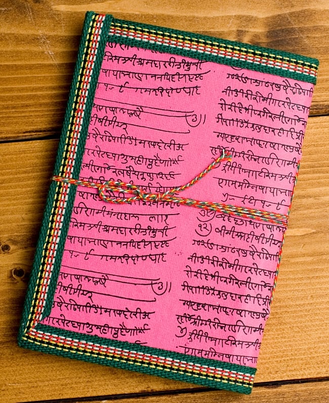 〈18cm×12cm〉インドの神様柄紙メモ帳 - オーン 2 - 裏面の写真です