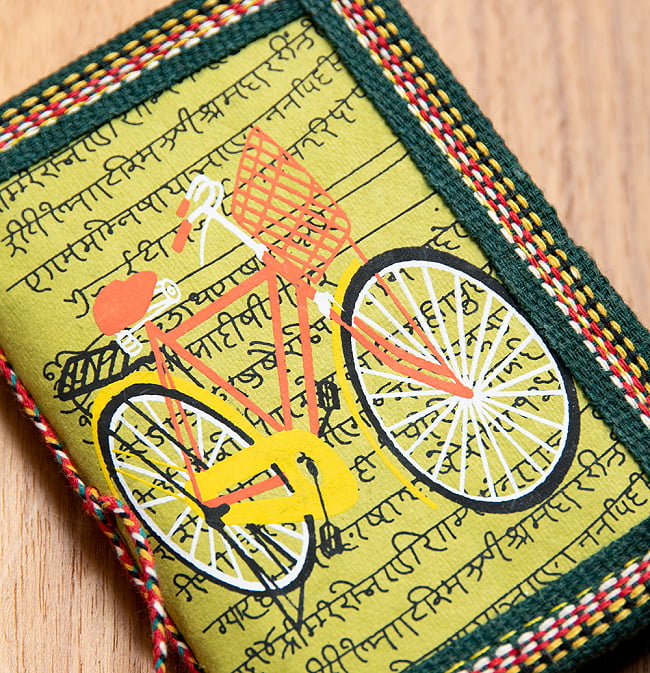 〈12.5cm×8.5cm〉インドのリサイクルペーパーメモ帳 - 自転車 4 - インドらしいデザインです。