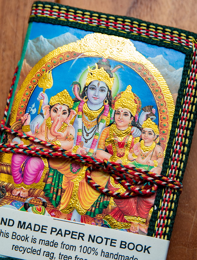 〈12.5cm×8.5cm〉【各色アソート】インドの神様柄紙メモ帳 - シヴァファミリー 2 - 拡大写真です