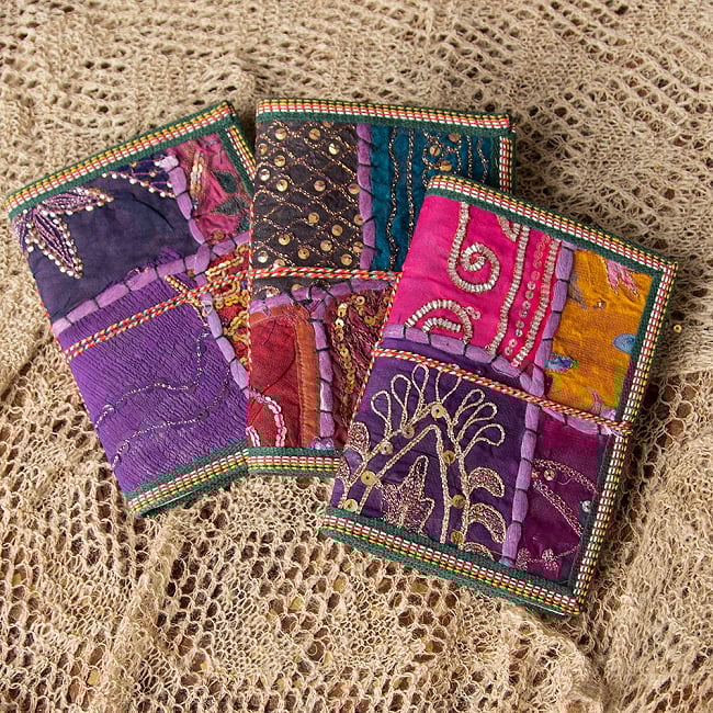ラジャスタン刺繍 パッチワークノート〔17.5cm×12.5cm〕 4 - パープル系です　職人さんの手によりオンリーワンのノートが出来上がります