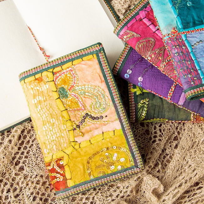 ラジャスタン刺繍 パッチワークノート〔17.5cm×12.5cm〕の写真文房具,ノート,ダイアリー,ラジャスタン,ラジャスタン刺繍,パッチワーク,ビーズ,スパンコール,古布